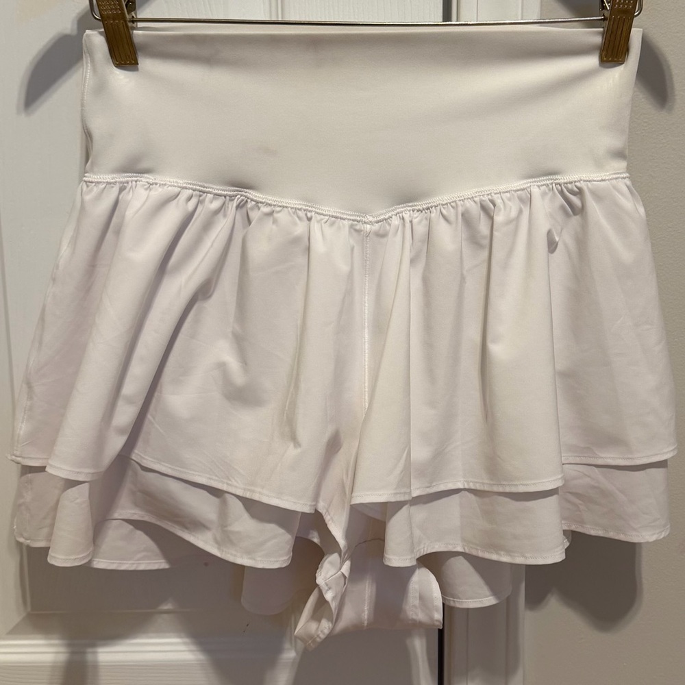 SOLD Aerie White Ruffle Women's Shorts, Large